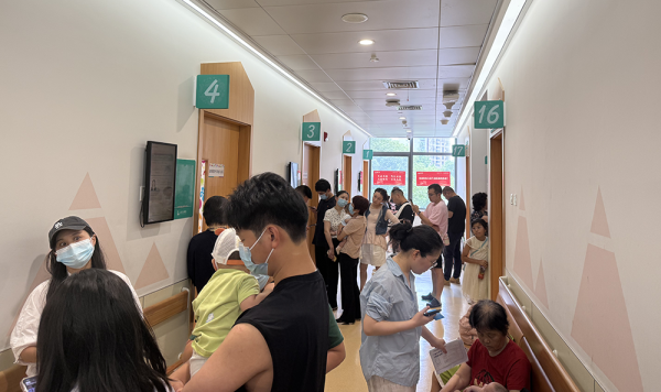 辉煌配资 延时门诊、周末不停诊、增加放号量，上海多家儿科专科医院优化服务