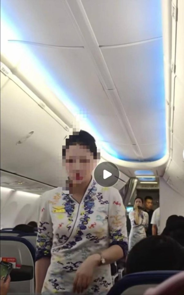 5策略 贵阳飞兰州一航班关舱门时发现两人上错飞机 同机乘客：两航班登机口相邻