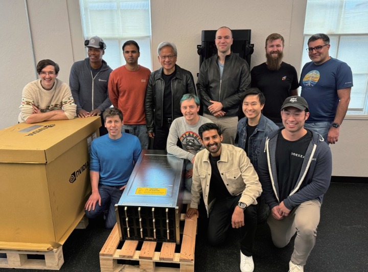 2016年8月,黄仁勋亲自送一台DGX-1计算机到Open-AI总部。